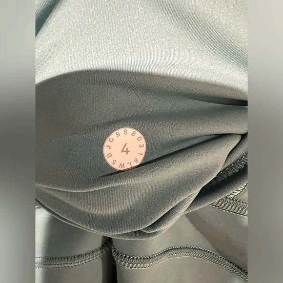 Women’s Lululemon leggings blue size 4. - Picture 4 of 10